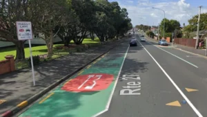 Who is allowed to use a T3 lane without restriction