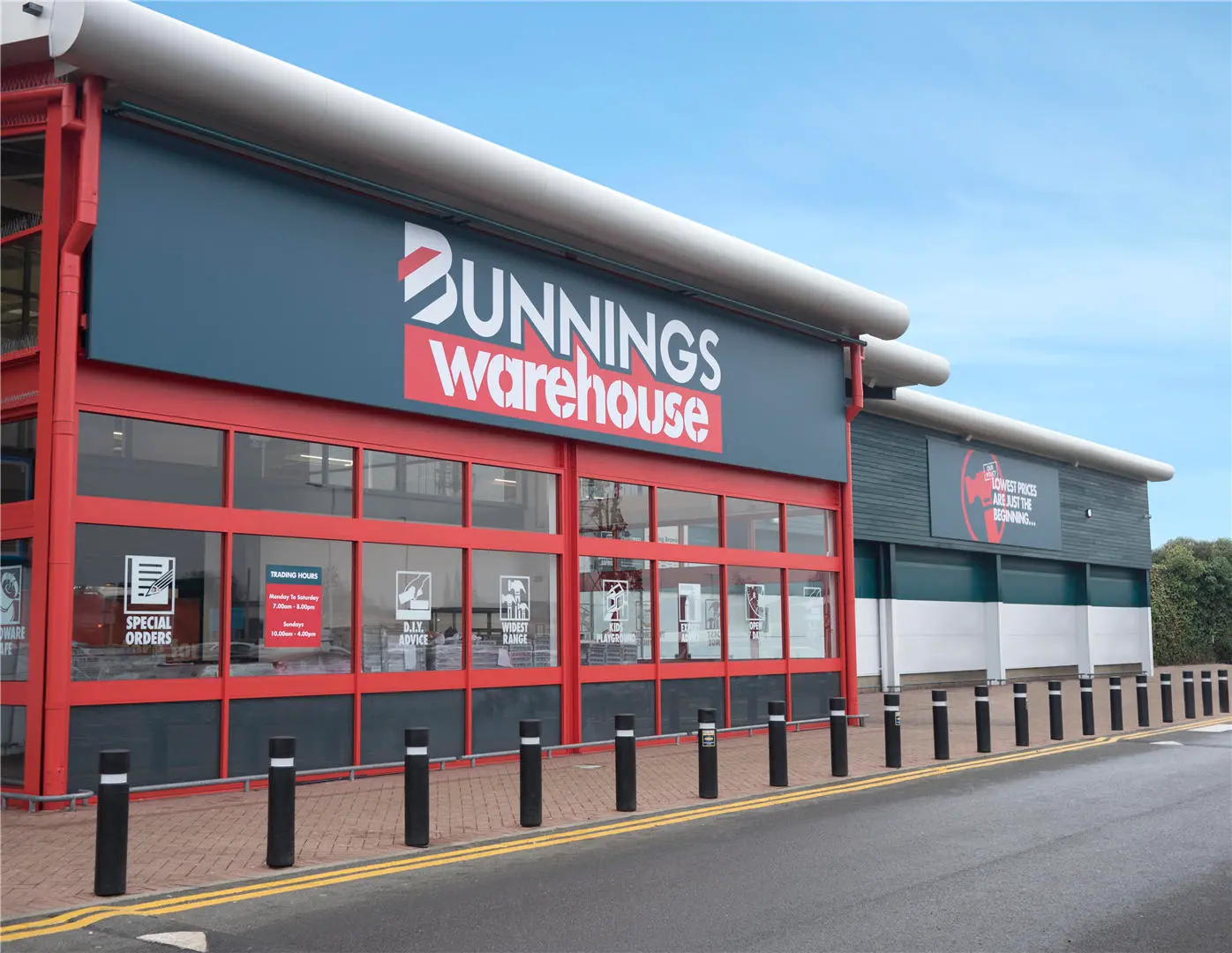 Who owns Bunnings Warehouse