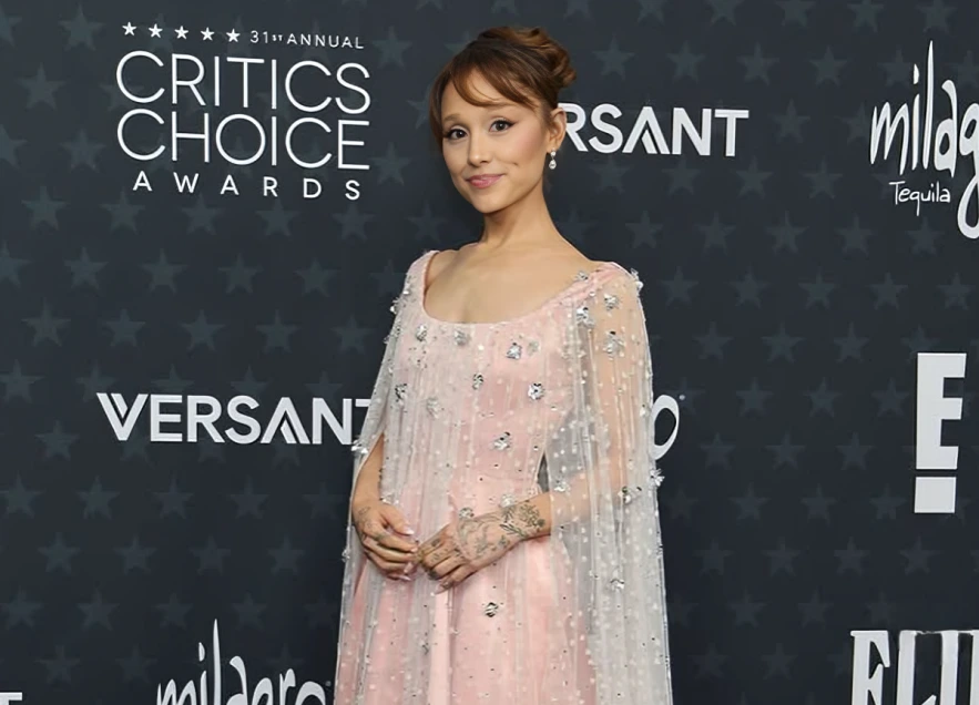 How Tall Is Ariana Grande in Feet and Centimetres?